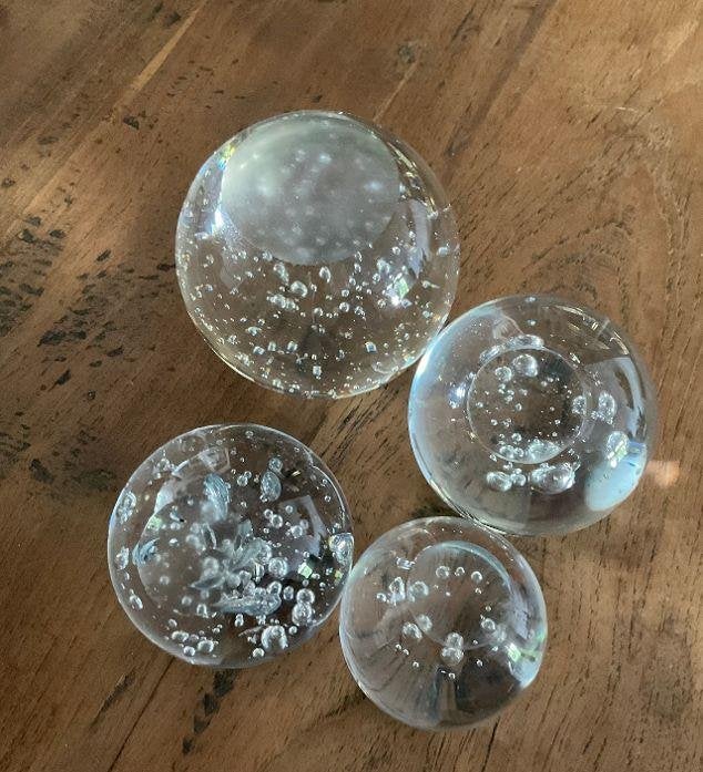 4 x presse papier bollen met luchtbellen, Ophalen of Verzenden