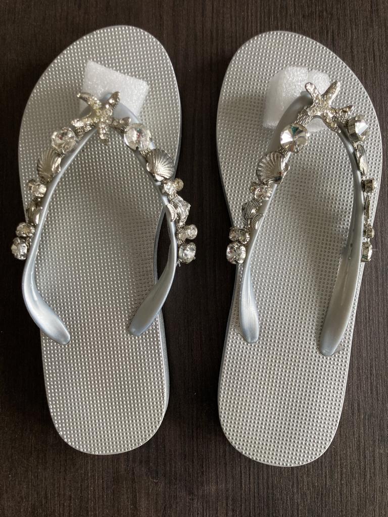 zilverkleurige sandalen met strandversieringen, Verzenden, Zo goed als nieuw, Overige kleuren, Overige typen