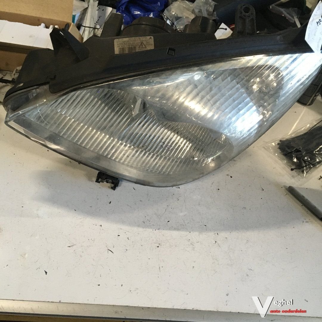 Citroen C5 Break 2005 Koplamp Xenon met sproeier  Rechts