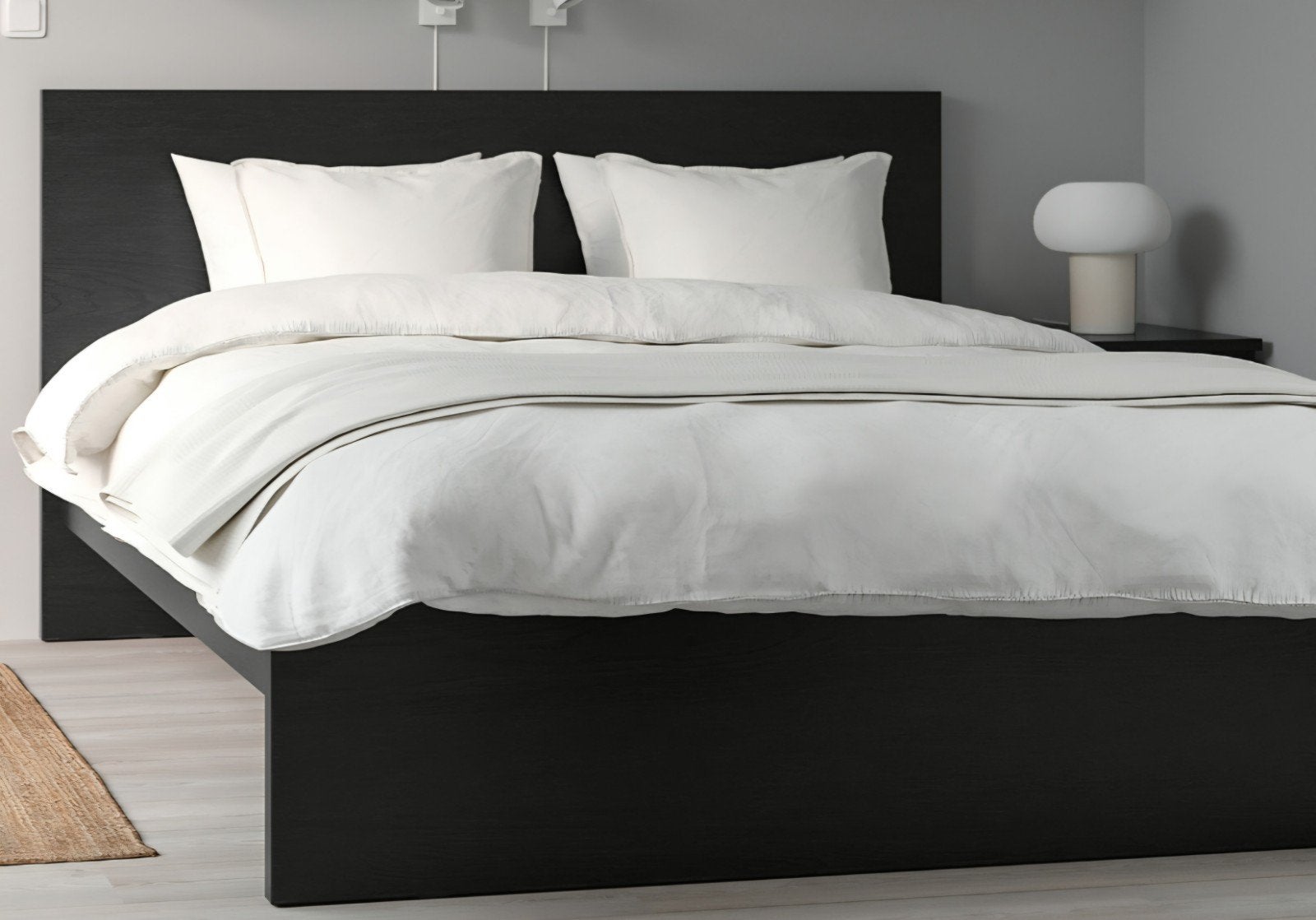 Malm bed zw/bruin incl. 2 nachtkastjes + electrische bodems, Zwart, Tweepersoons, Ophalen of Verzenden, Zo goed als nieuw