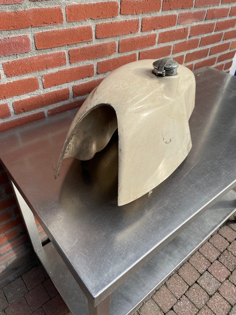polyester tank voor klassiek racer of oldtimer motorfiets, Ophalen of Verzenden, Gebruikt