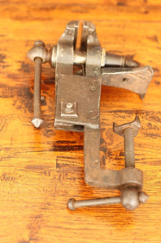 Antiek gesmede bankschroef met klem PATIEN en uitneembaar, Antiek en Kunst, Antiek | Gereedschap en Instrumenten, Ophalen of Verzenden