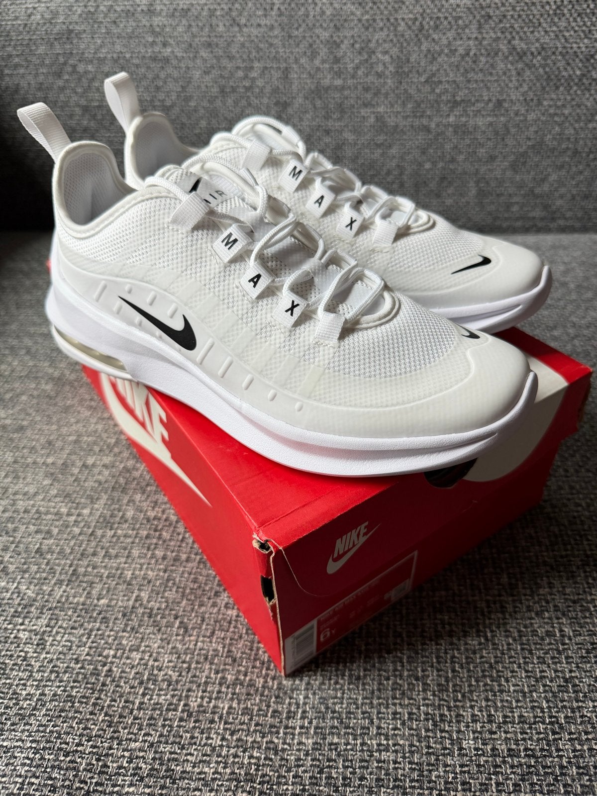 Nieuwe Nike Air Max Axis sneakers - Maat 38.5, Kinderen en Baby's, Kinderkleding | Schoenen en Sokken, Jongen of Meisje, Schoenen