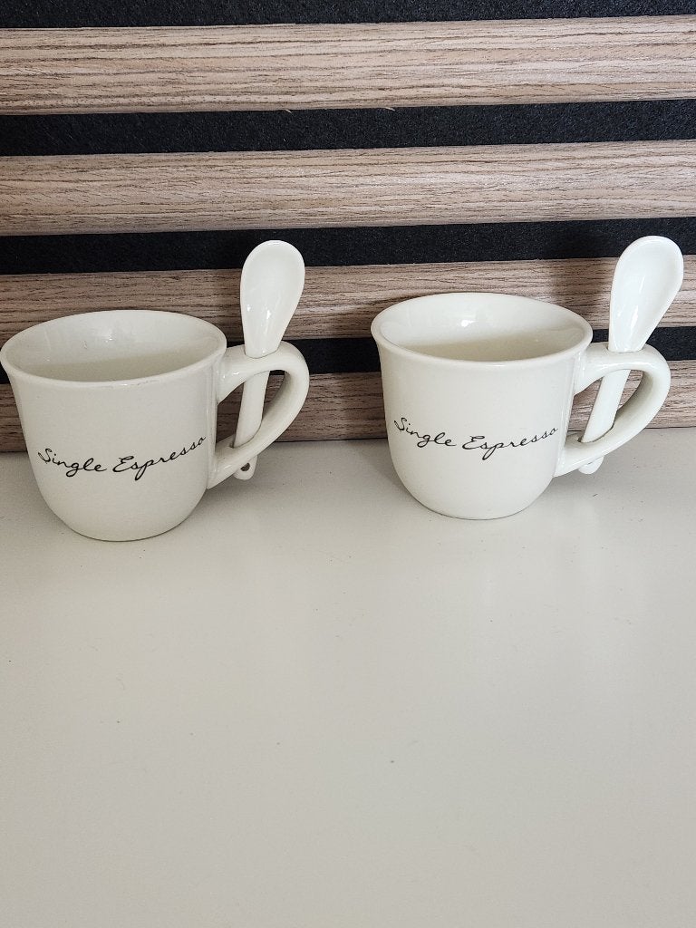 2x Riviera Maison - 'Single Espresso' - kopjes met lepeltje, Ophalen, Overige merken, Keramiek, Zo goed als nieuw
