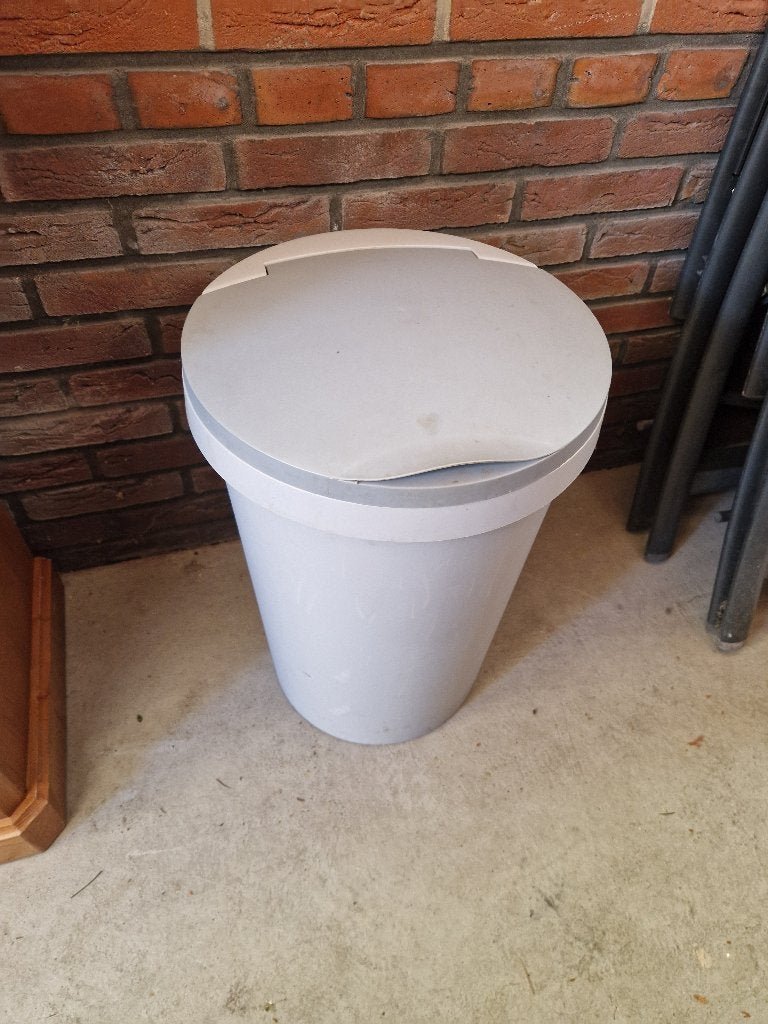 Een grijze afvalbak, 40 liter of meer, Ophalen, Zo goed als nieuw, Kunststof