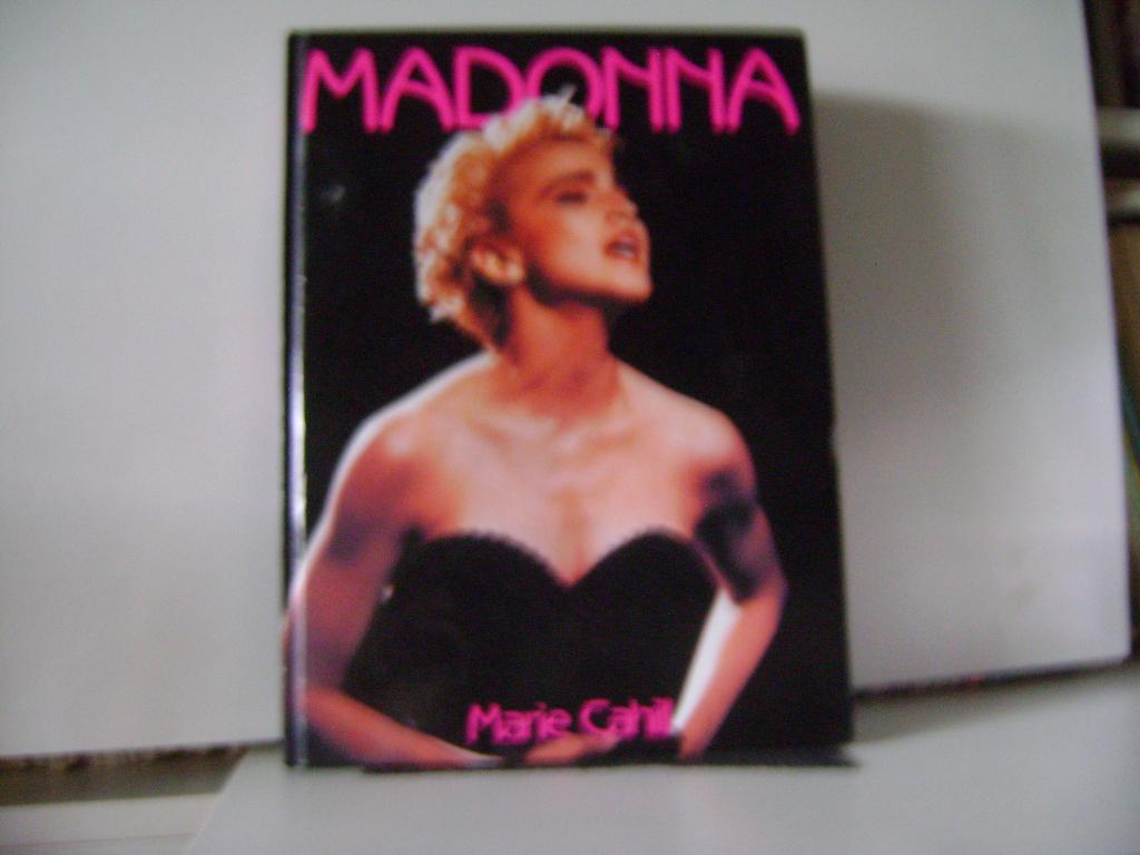 Madonna.Biografie van Marie Cahill uit 1992, Boeken, Biografieën, Zo goed als nieuw, Film, Tv en Media, Ophalen of Verzenden