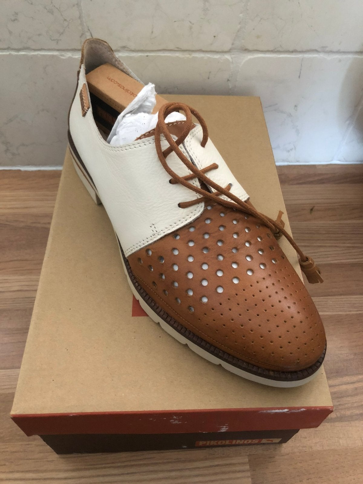 Pikolinos dames schoenen maat 40 nieuw bruin wit leer, Bruin, Nieuw, Ophalen of Verzenden, Pikolinos