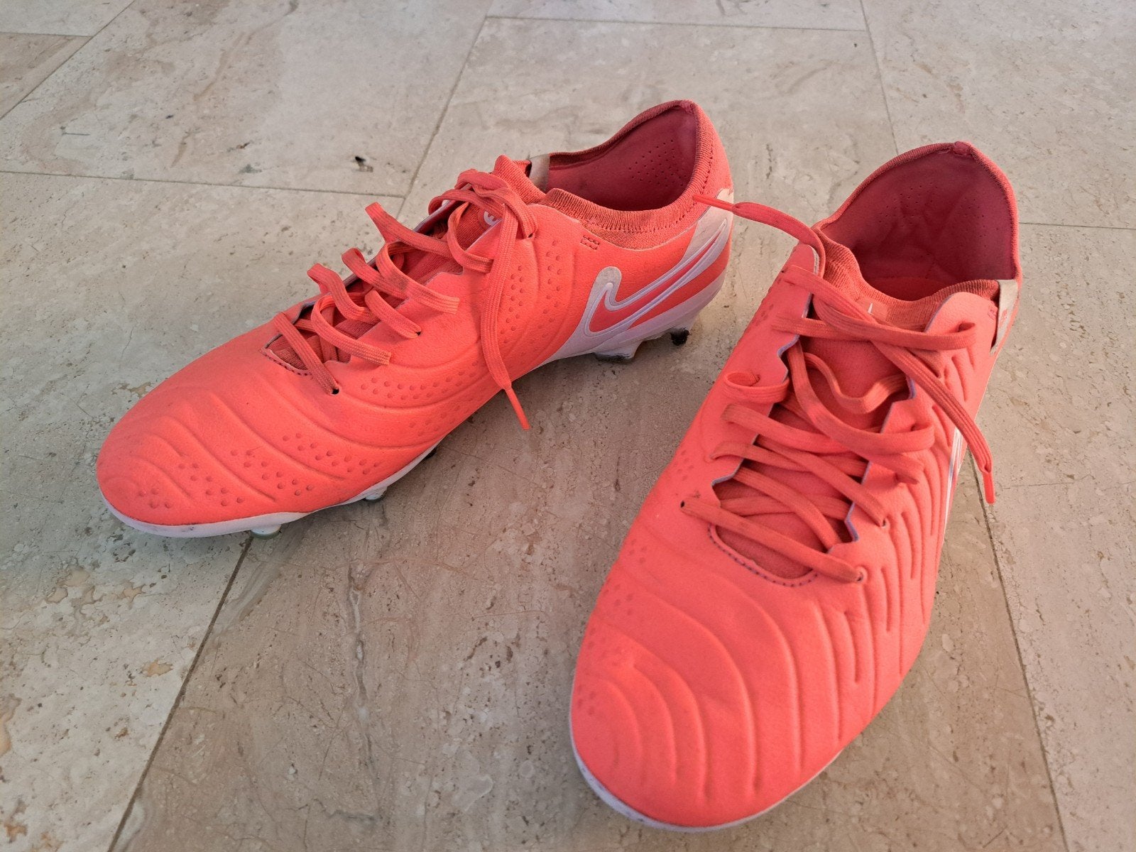 Nike Tiempo Roze/Wit Voetbalschoenen Maat 45, Maat XS of kleiner, Ophalen of Verzenden, Gebruikt, Schoenen