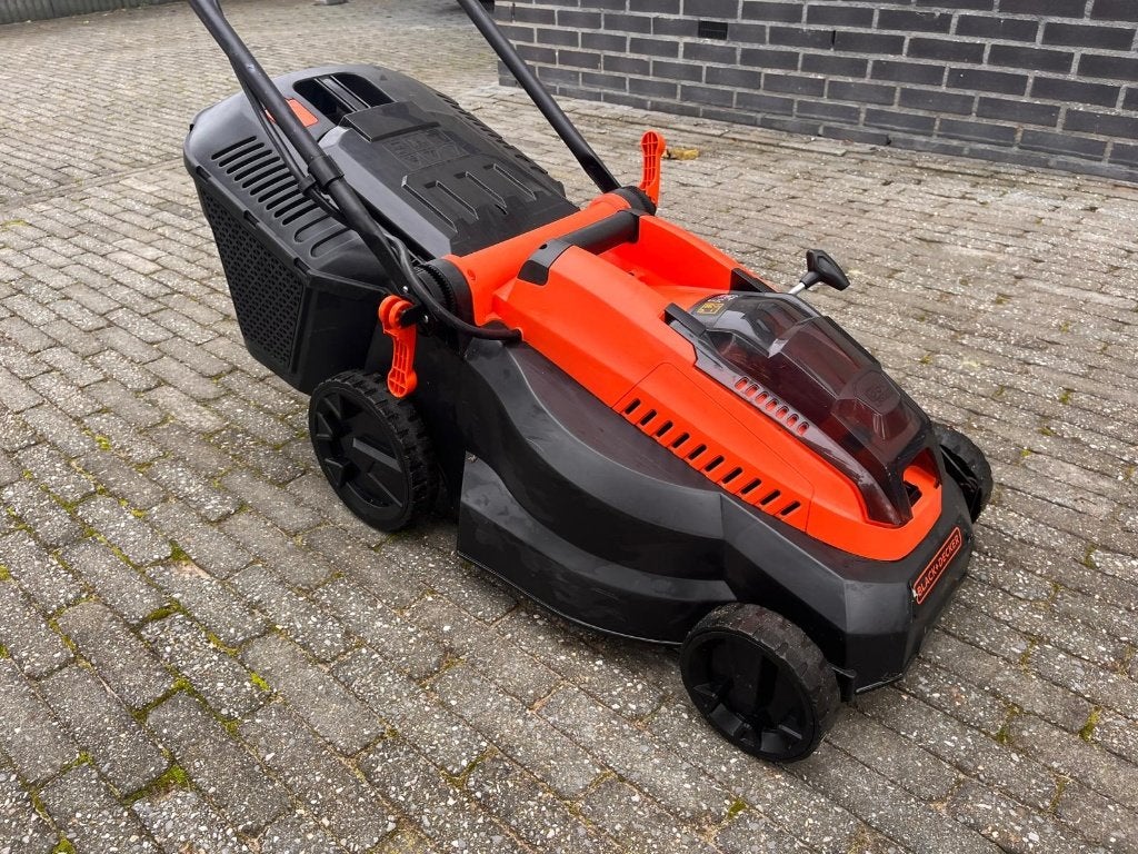 Electrische accu grasmaaier (Black & Decker), Tuin en Terras, Ophalen, Cirkelmaaier, Gebruikt, Accu-grasmaaier