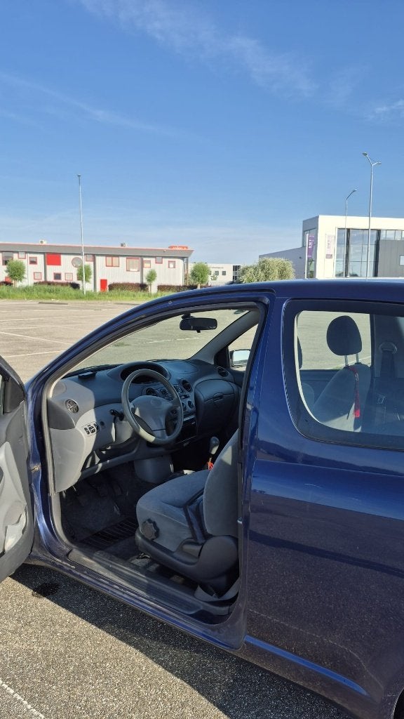 Toyota Yaris 1.3 VVT-i | APK 9-2026 | Trekhaak | Ronal Turbo, Voorwielaandrijving, 1299 cc, 31 €/maand, 4 cilinders