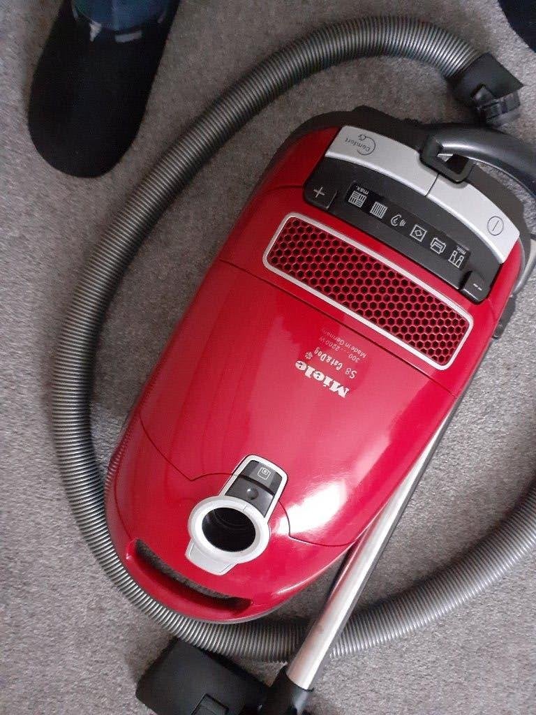 Miele Stofzuiger Sterke Zuigkracht, Witgoed en Apparatuur, Zo goed als nieuw, Miele, Sledestofzuiger, Minder dan 1200 watt