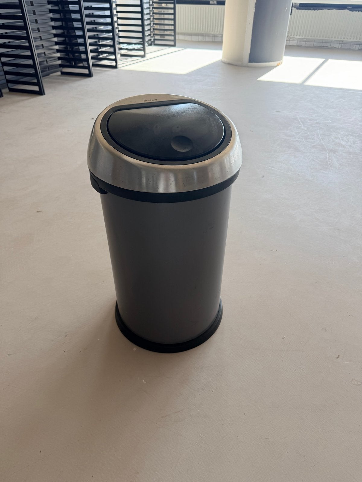 Brabantia prullenbak - 70 cm hoog, Huis en Inrichting, Ophalen, Gebruikt, Metaal, 50 – 75