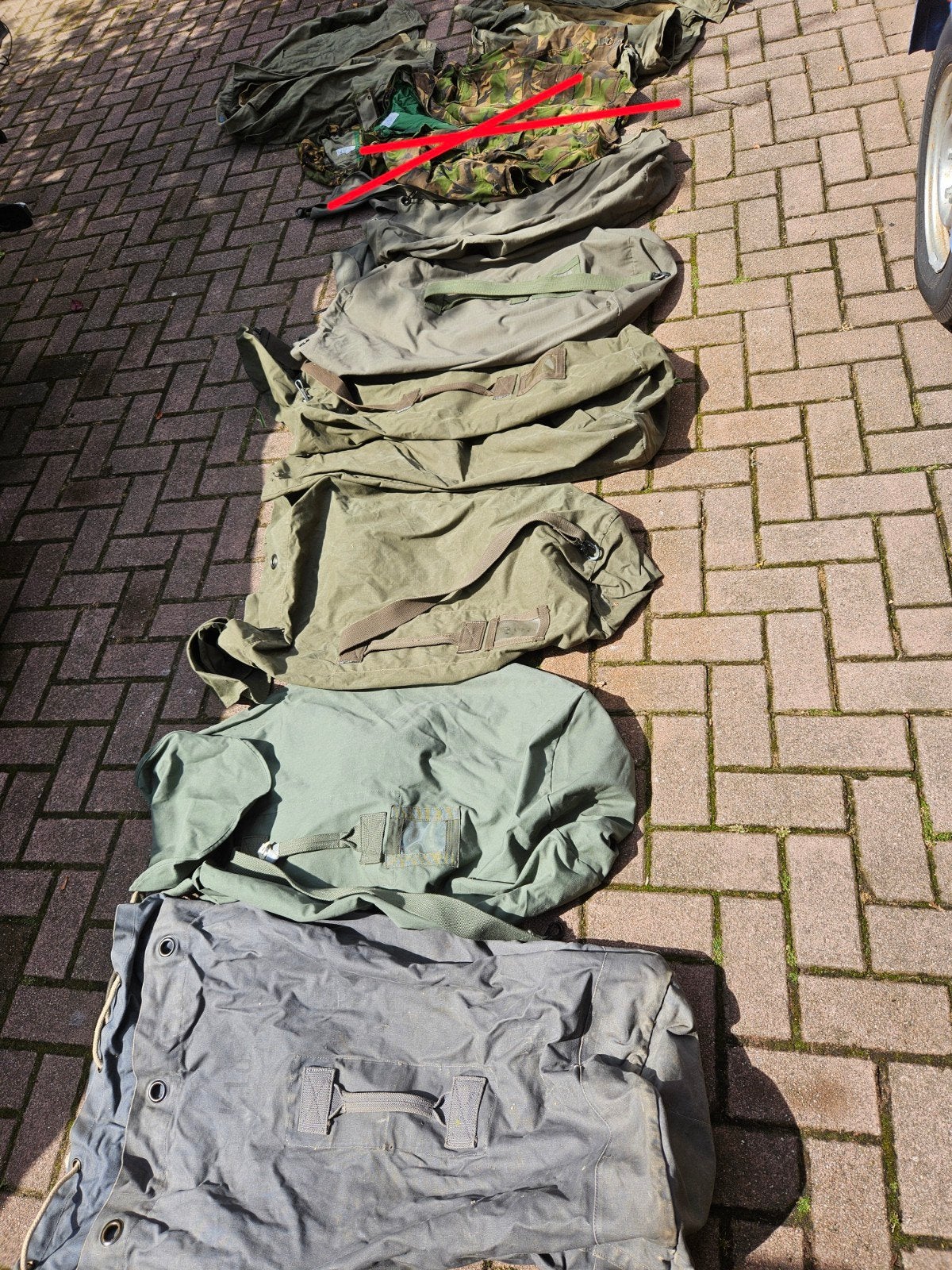 Hele partij met oude leger kleding/oude Defensie kleding, Verzenden, Landmacht, Nederland, Kleding of Schoenen
