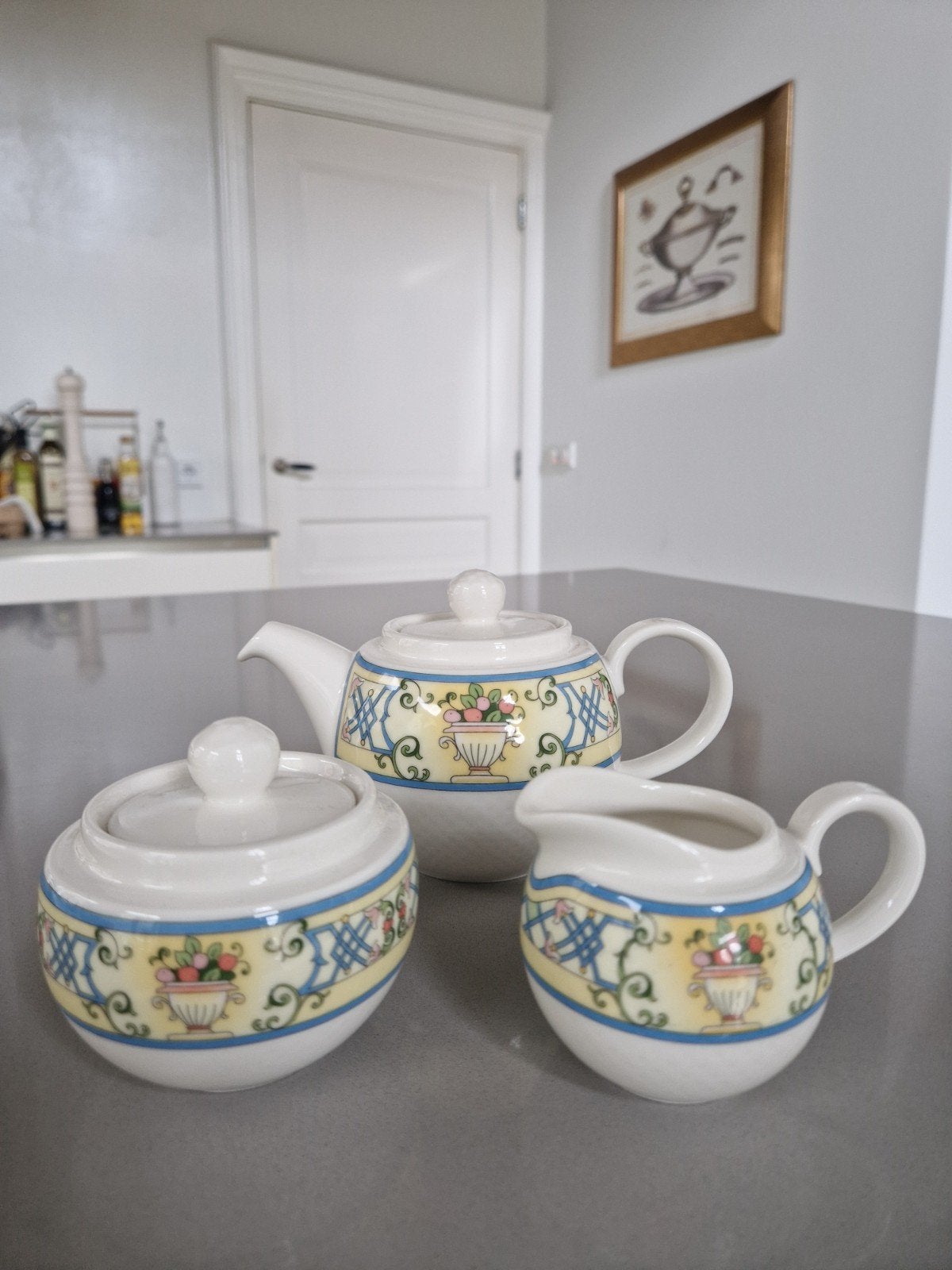 Theesetje Villeroy en Boch Vavro design, Ophalen of Verzenden, Overige stijlen, Porselein, Schaal of Schalen