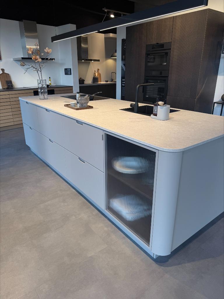 Kvik keukeneiland – showroommodel Evento, Huis en Inrichting, Ophalen, Overige kleuren, Overige typen, Zo goed als nieuw