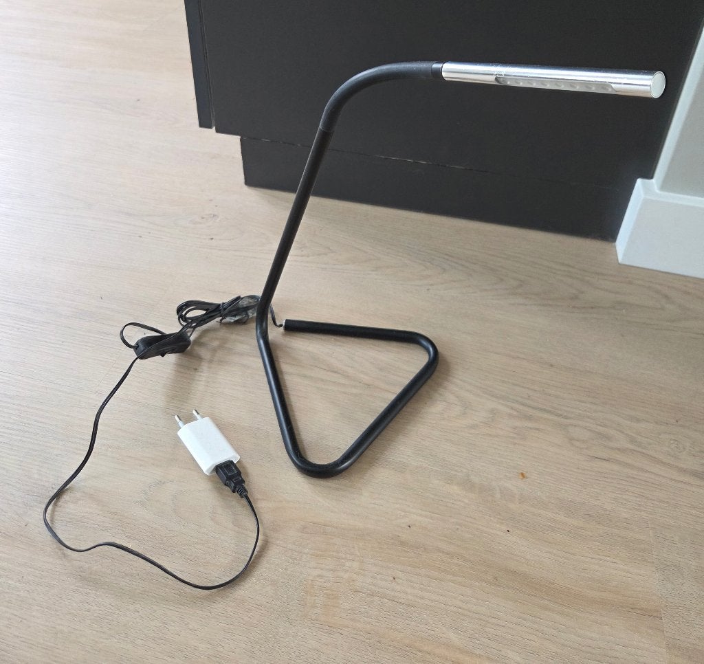 IKEA verstelbaar bureaulampje, Huis en Inrichting, Bureaulamp, 35 cm, Zo goed als nieuw, Zwart