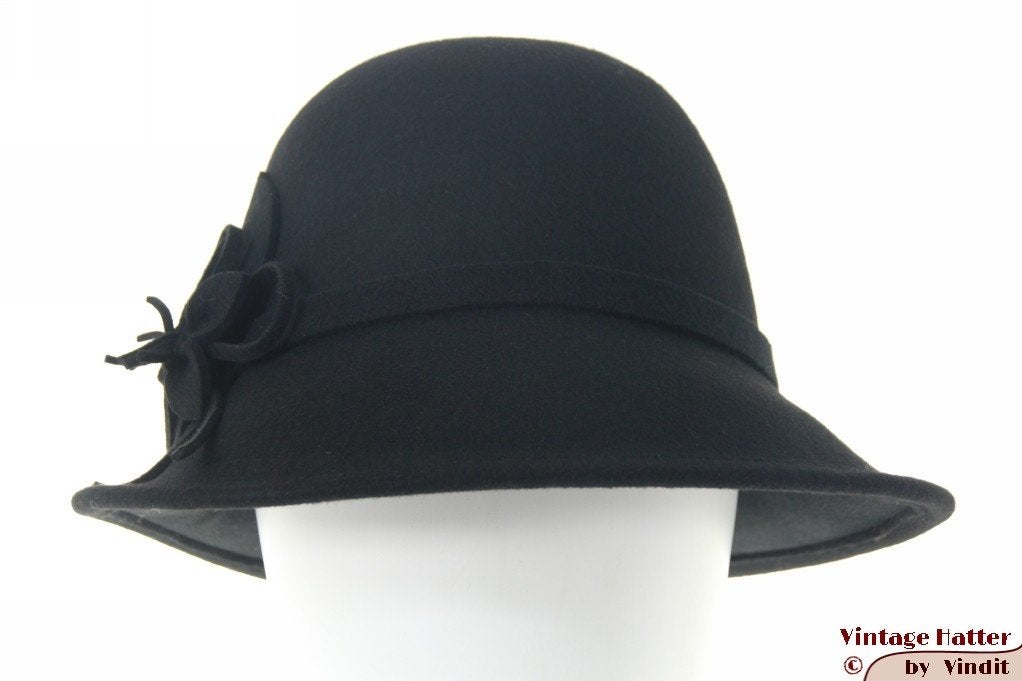 Dames dophoed Hawkins zwart vilt met vilten bloem 55-57 new, Hoed, Hawkins, Nieuw, One size fits all