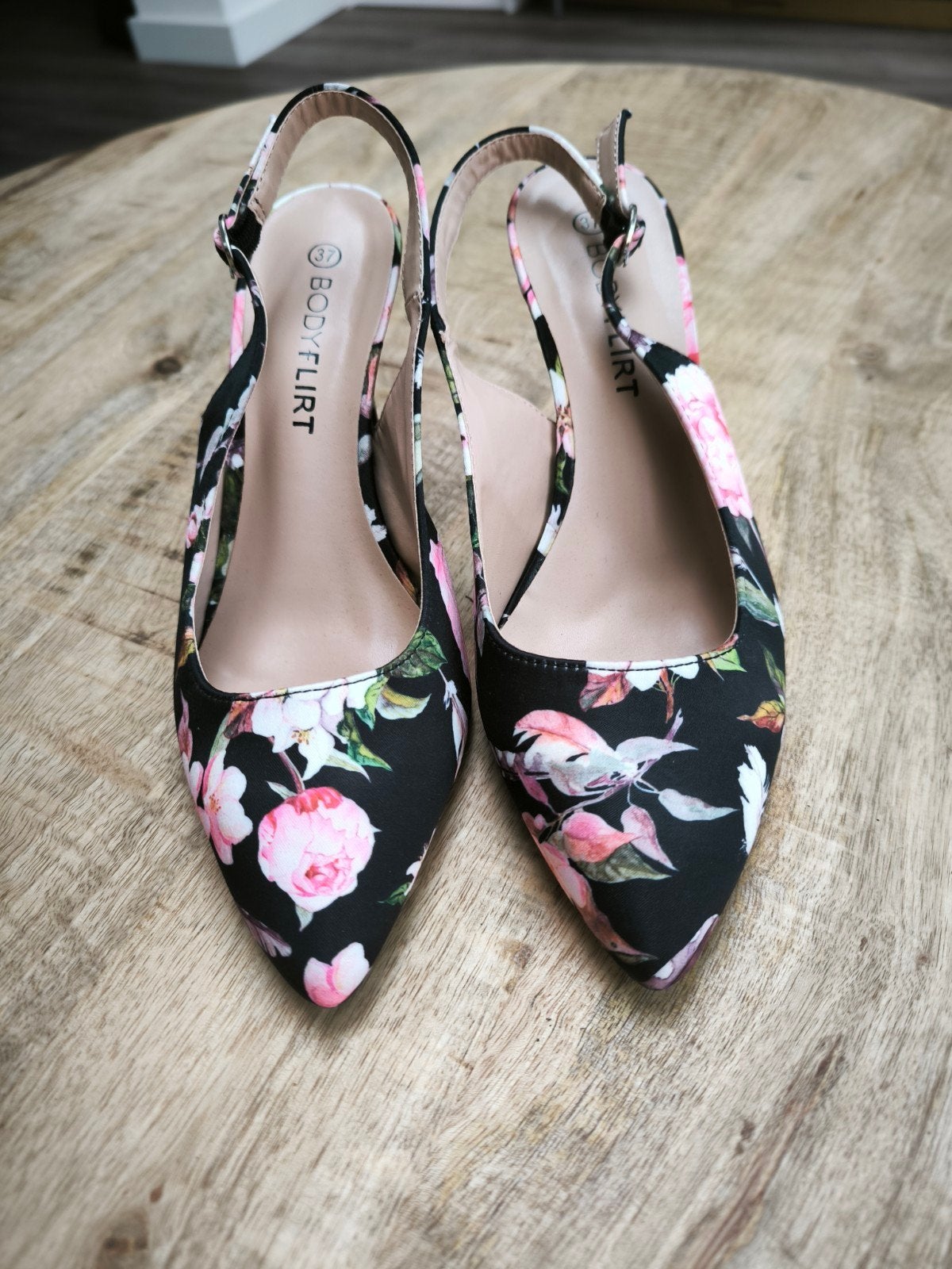 Bodyflirt bloemenprint pumps maat 37, Kleding | Dames, Pumps, Overige kleuren, Nieuw, Ophalen of Verzenden