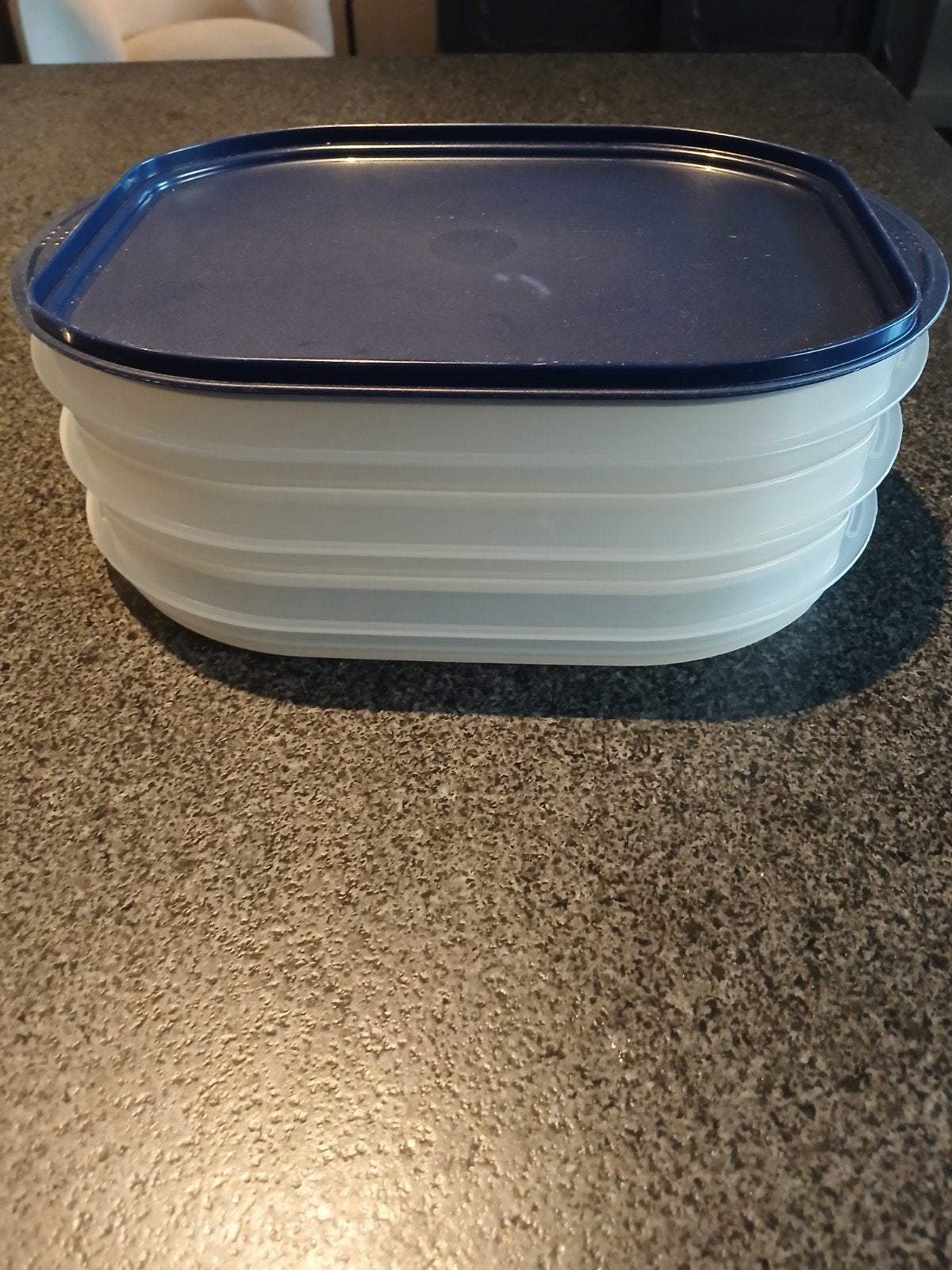 Tupperware vleeswaren doos - zo goed als nieuw, Bewaardoos, Blauw, Met deksel, Ophalen of Verzenden
