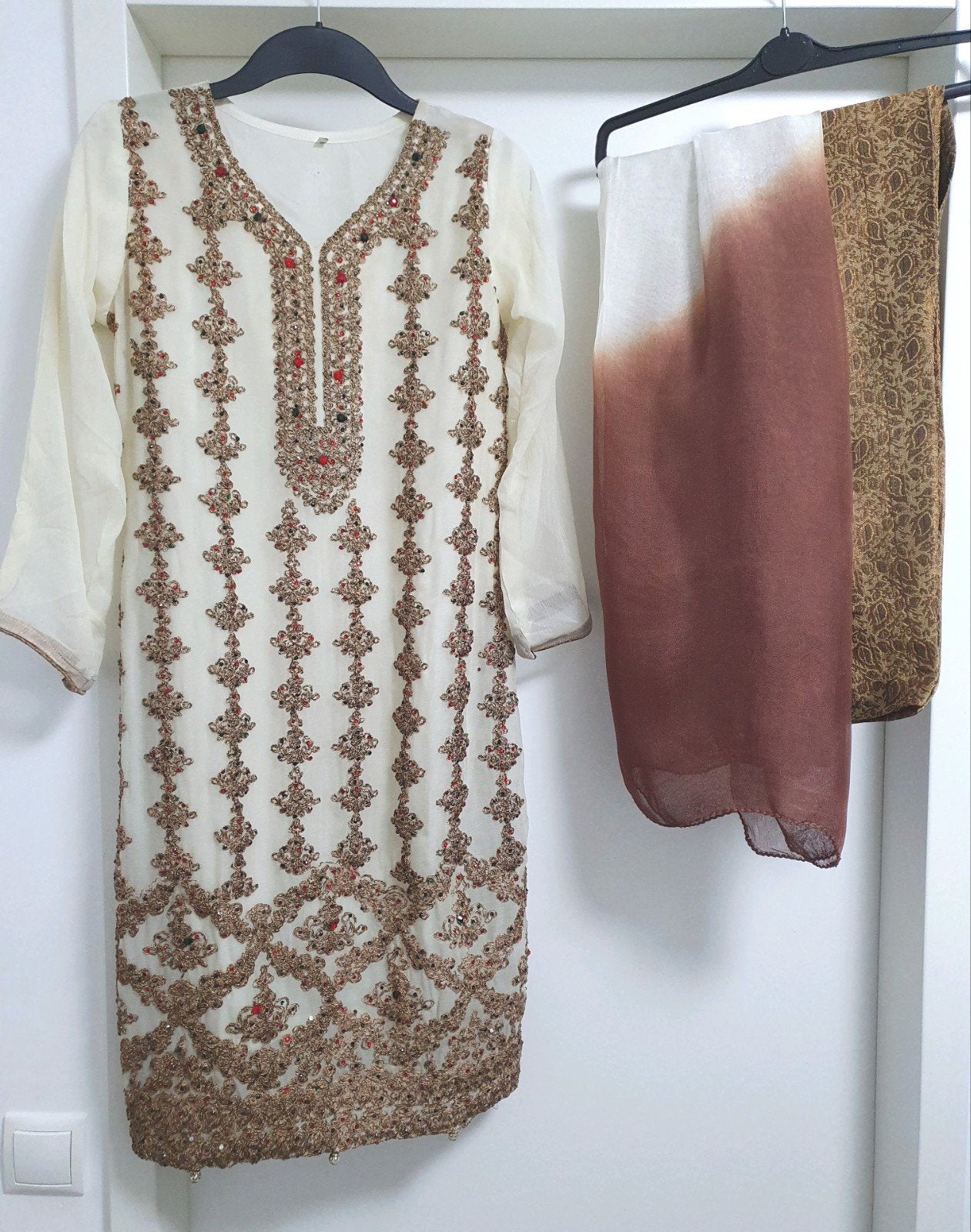 Prachtige Indiase/Pakistaanse kameez broek met borduursels, Overige typen, Wit, Ophalen of Verzenden, Zo goed als nieuw