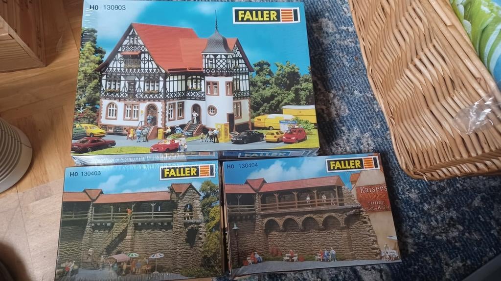 Faller postkantoor en 2 x stadsmuur., Overige merken, Gelijkstroom of Wisselstroom, Brug, Tunnel of Gebouw, Ophalen of Verzenden
