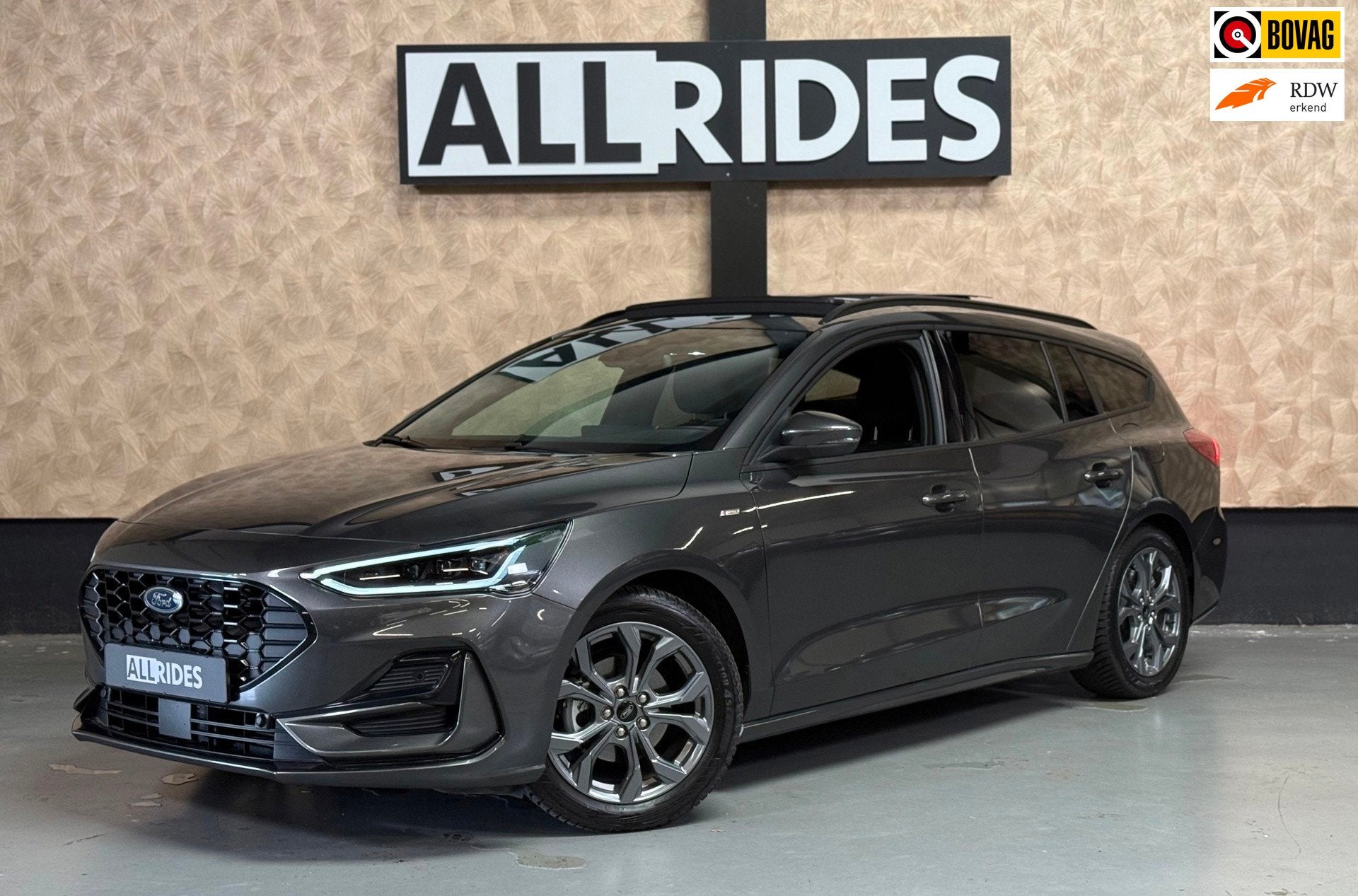 Ford Focus Wagon 1.0 EcoBoost Hybrid ST-Line | Led | Stoelve, Dealer onderhouden, Stof, Gebruikt, 1404 kg