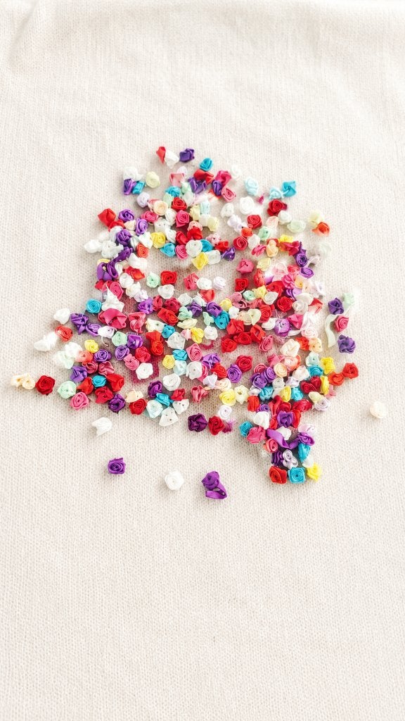 200+ Mini Satijnen Roosjes | Diverse Kleuren, Ophalen of Verzenden, Nieuw, Lint, Band of Elastiek
