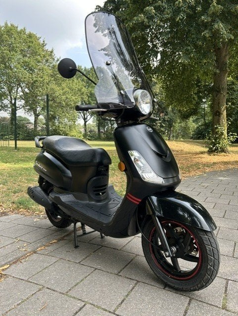 Diverse jong gebruikte scooters Blauw plaat !, Zo goed als nieuw, Benzine, Ophalen, Overige merken