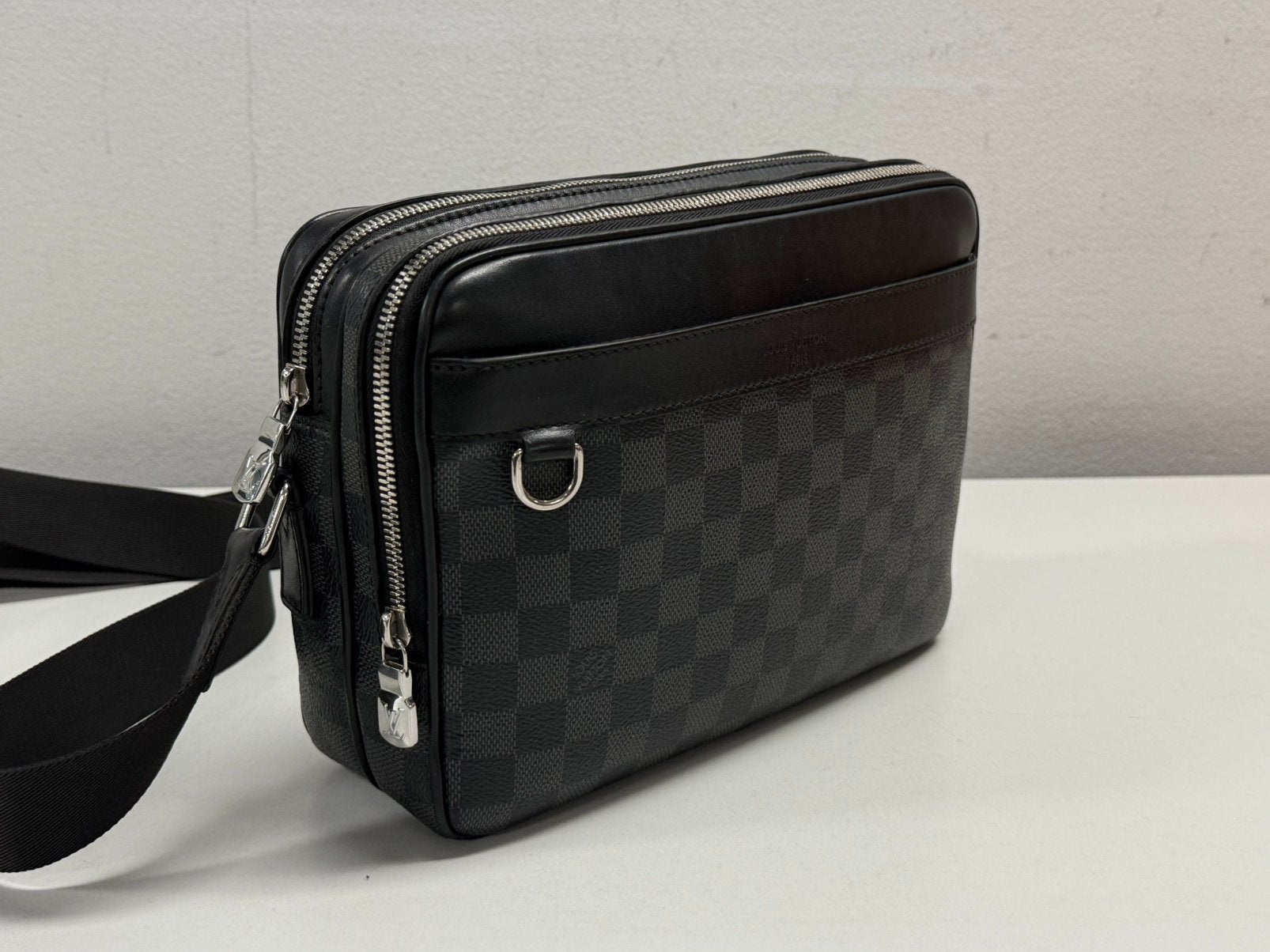 Louis Vuitton Damier Graphite Trocadero Messenger PM N40087, Ophalen of Verzenden, Zo goed als nieuw, Zwart, Handtas