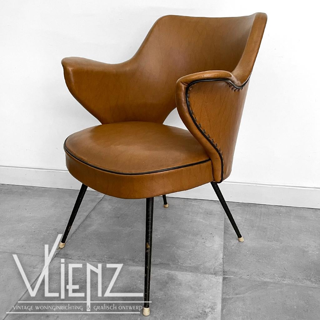 Vintage, Midcentury cocktailstoel fauteuil cognackleur stoel, Huis en Inrichting, Fauteuils, Gebruikt, Hout, Metaal, Stof, 50 tot 75 cm
