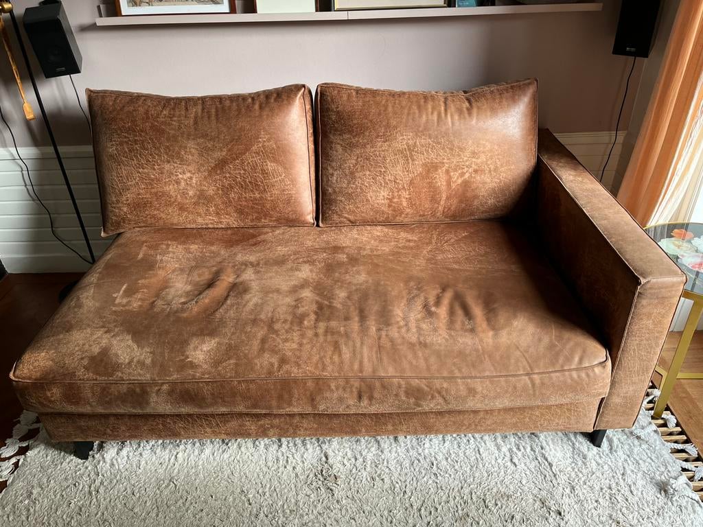 Bank (2 zits) met hocker van Room108 in kleur cognac, Huis en Inrichting, Ophalen, Gebruikt, 100 tot 125 cm, Tweepersoons