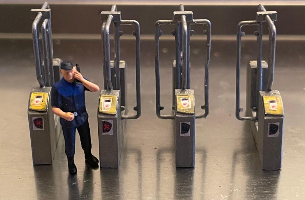 Resin bouwpakket ns ov toegangpoortjes station trein 1:87 H0, Overige merken, Verzenden, Gelijkstroom of Wisselstroom, Brug, Tunnel of Gebouw