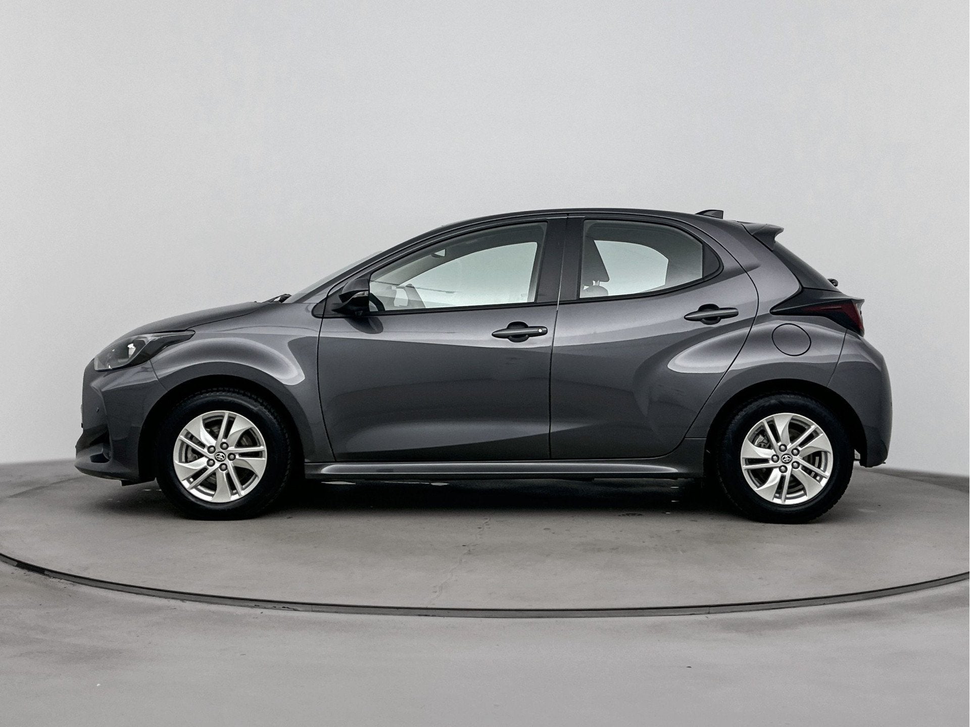 Toyota Yaris 1.5 Hybrid 115 Dynamic Limited | Stuur-Stoelver, 12 maanden, Stof, Gebruikt, 116 pk