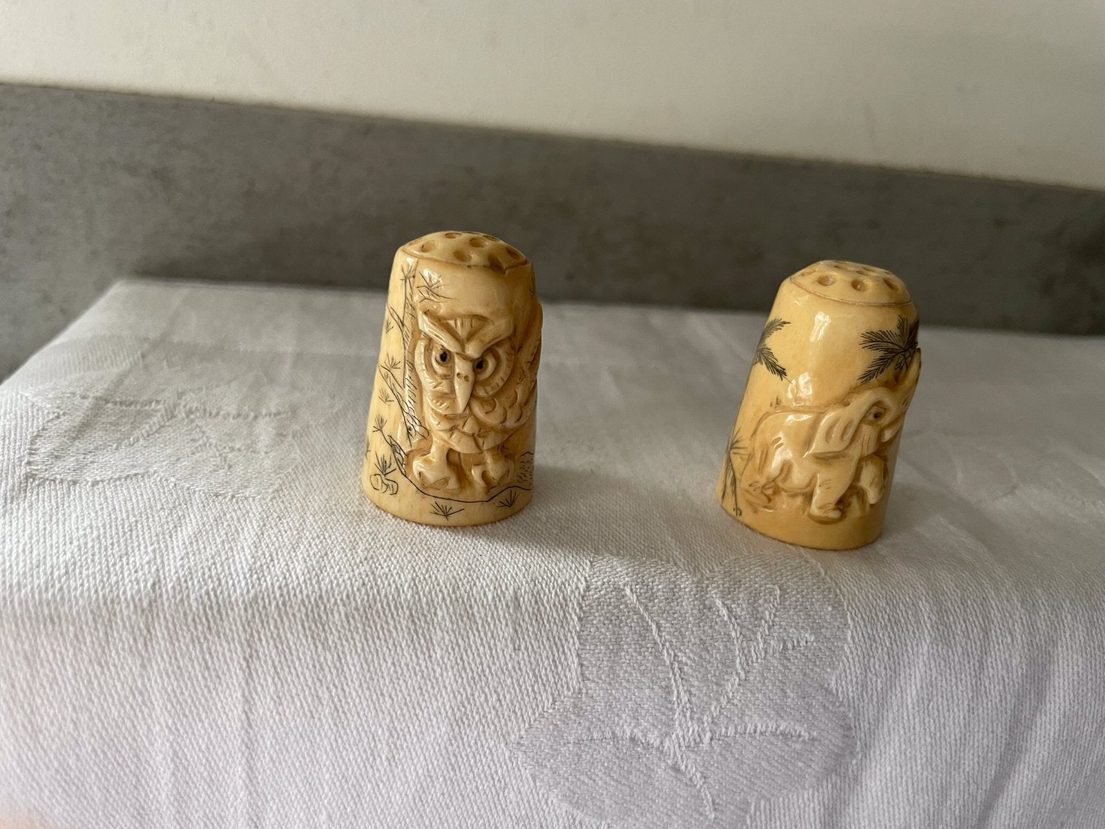 Vingerhoed camel bone, Ophalen of Verzenden, Zo goed als nieuw