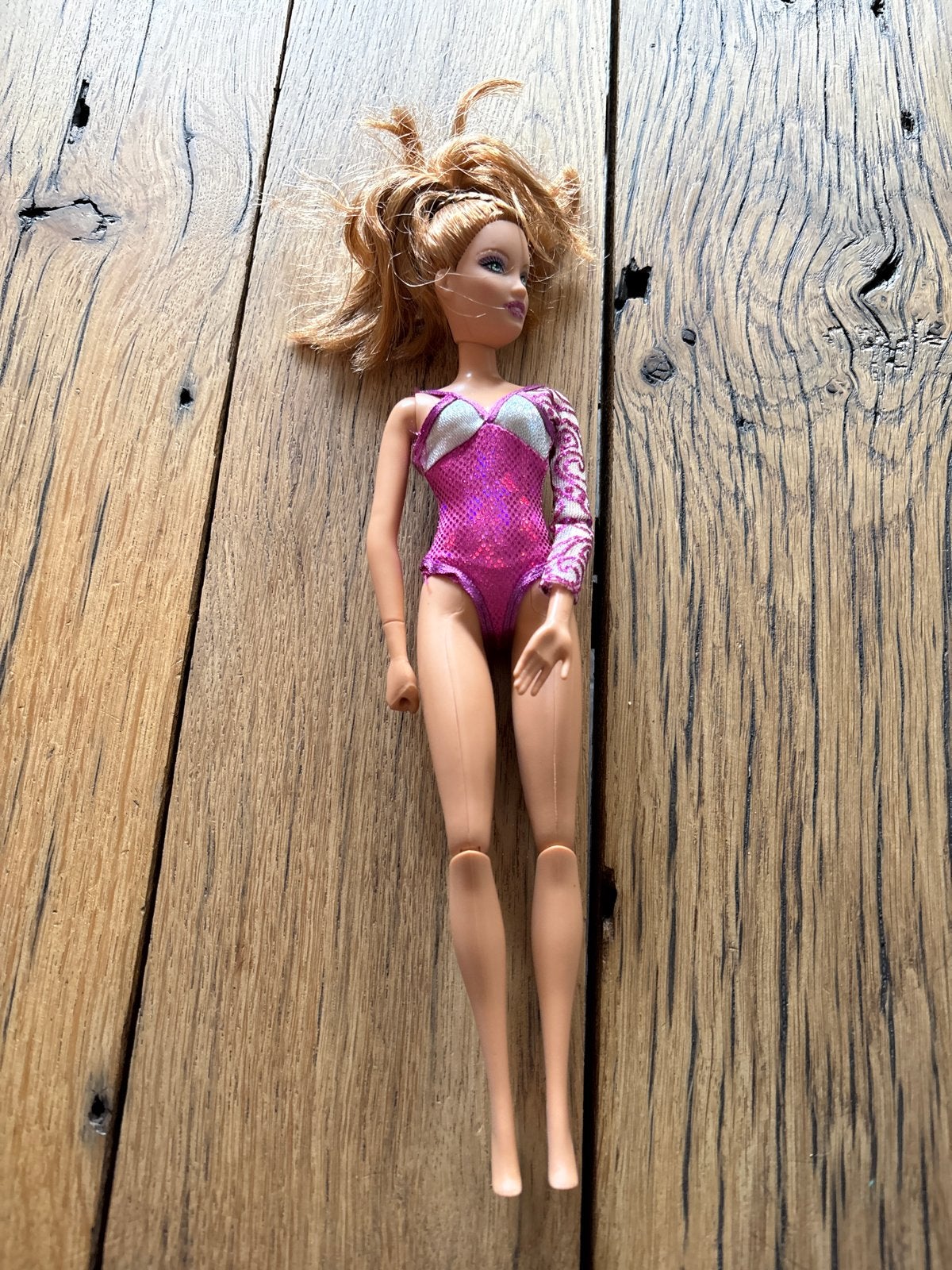 Barbie pop in roze glitter turnpakje, Ophalen of Verzenden, Gebruikt, Barbie