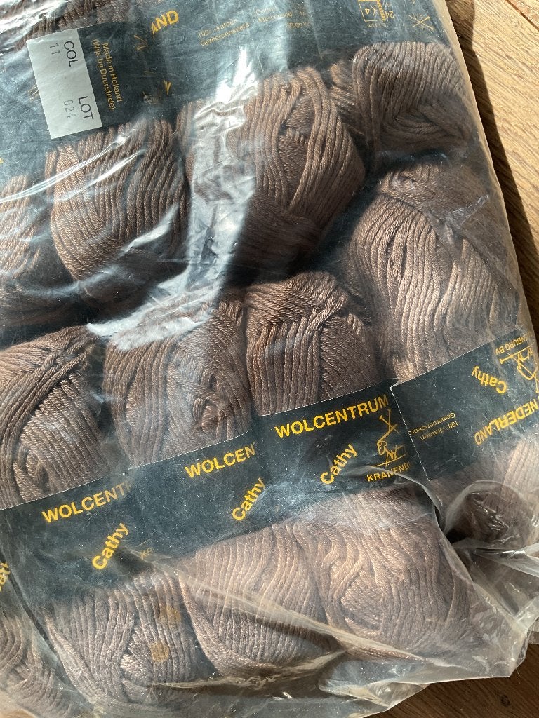 Nieuwe breiwol Cathy bruin 10 x50 gram, Hobby en Vrije tijd, Ophalen of Verzenden, Nieuw, Breien of Haken, Wol of Garen