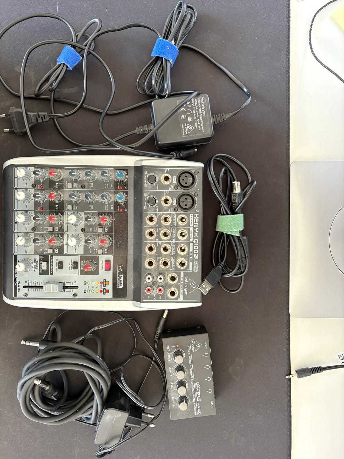 Behringer Xenyx Q1002USB Mixer & HA400 Hoofdtelefoonversterk, Muziek en Instrumenten, Ophalen of Verzenden, Zo goed als nieuw