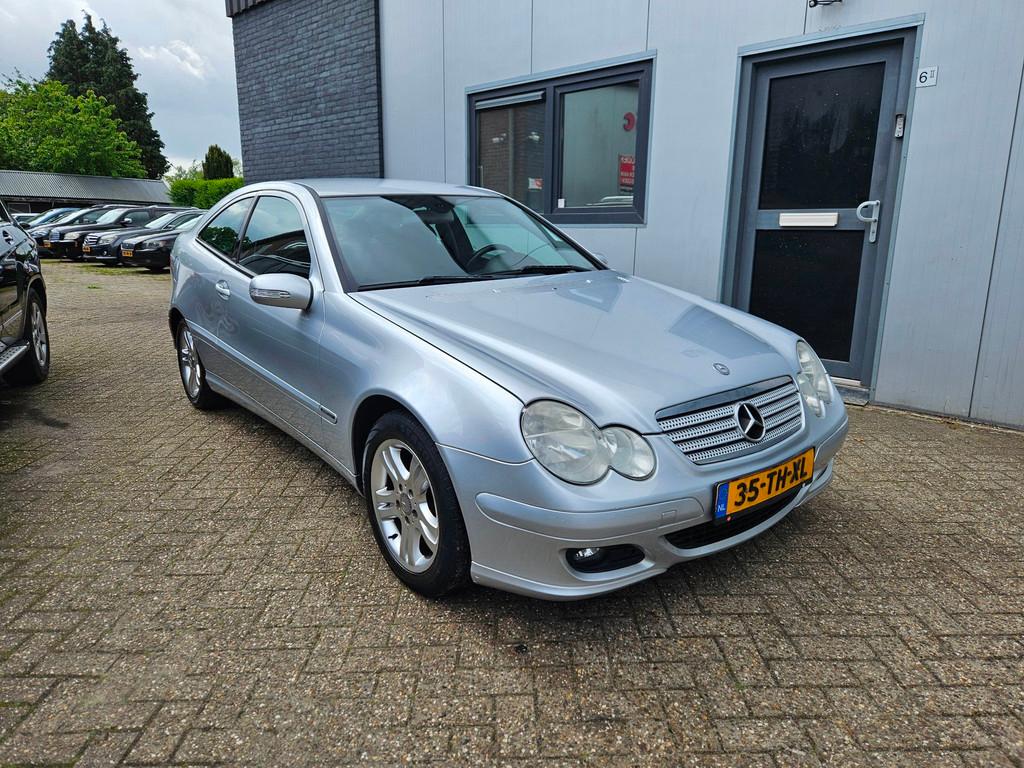 Mercedes-Benz C-klasse Sportcoupé 160|Airco|Navi|Cruise, Automatische klimaatregeling, Gebruikt, Zwart, 4 cilinders