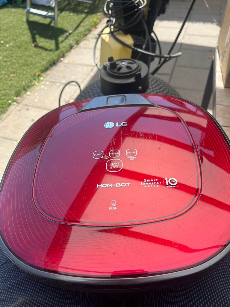 LG HOM-BOT Robotstofzuiger - Rood, Witgoed en Apparatuur, Stofzuigers, Gebruikt, Ophalen of Verzenden, Robotstofzuiger, Minder dan 1200 watt