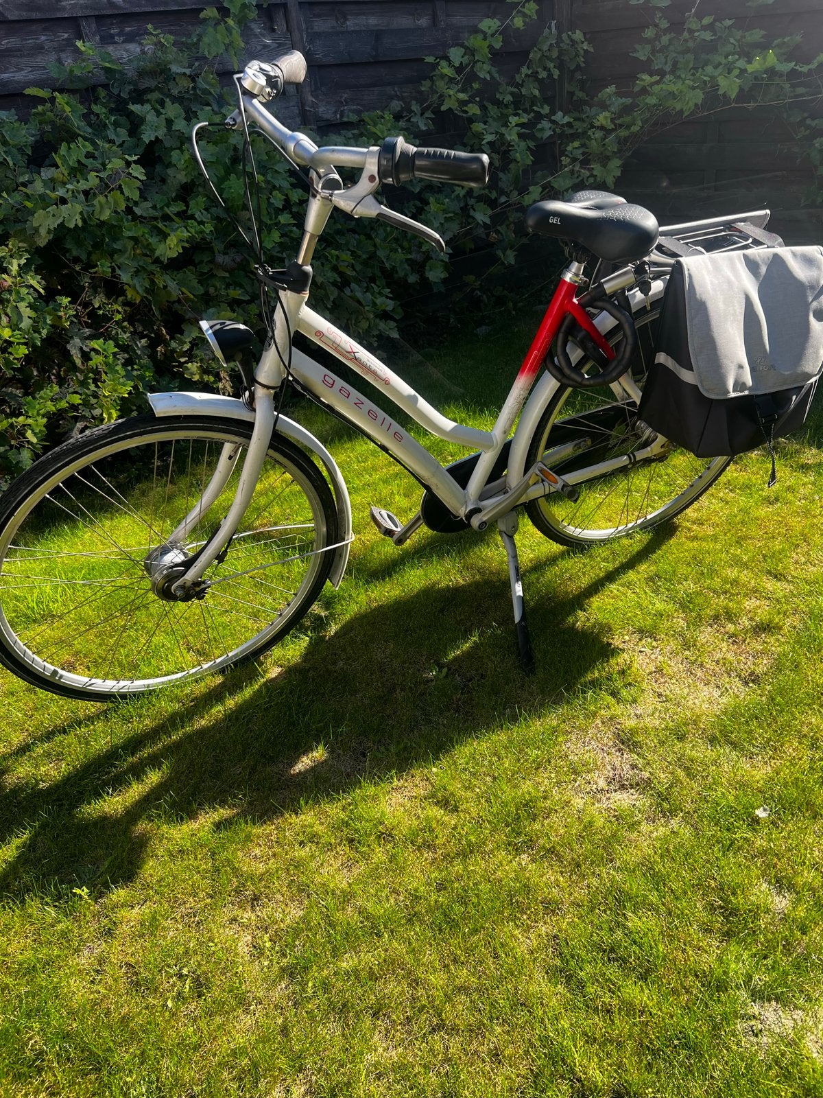 Gazelle fiets met nieuwe banden en fietstas, Fietsen en Brommers, Ophalen of Verzenden, Gebruikt, Gazelle