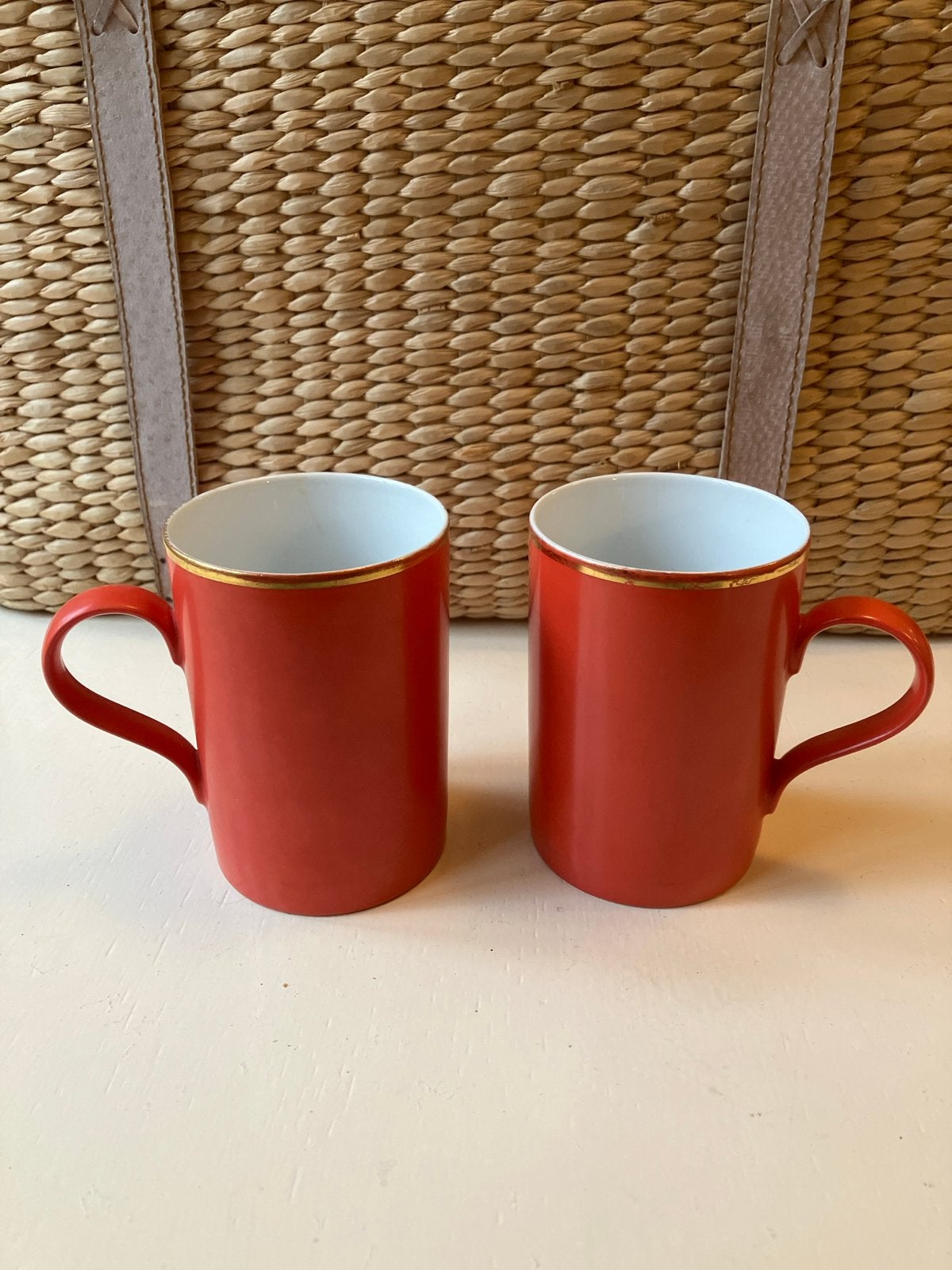 Set van 2 KAHLA mokken - rood met gouden rand, Overige merken, Keramiek, Zo goed als nieuw, Modern