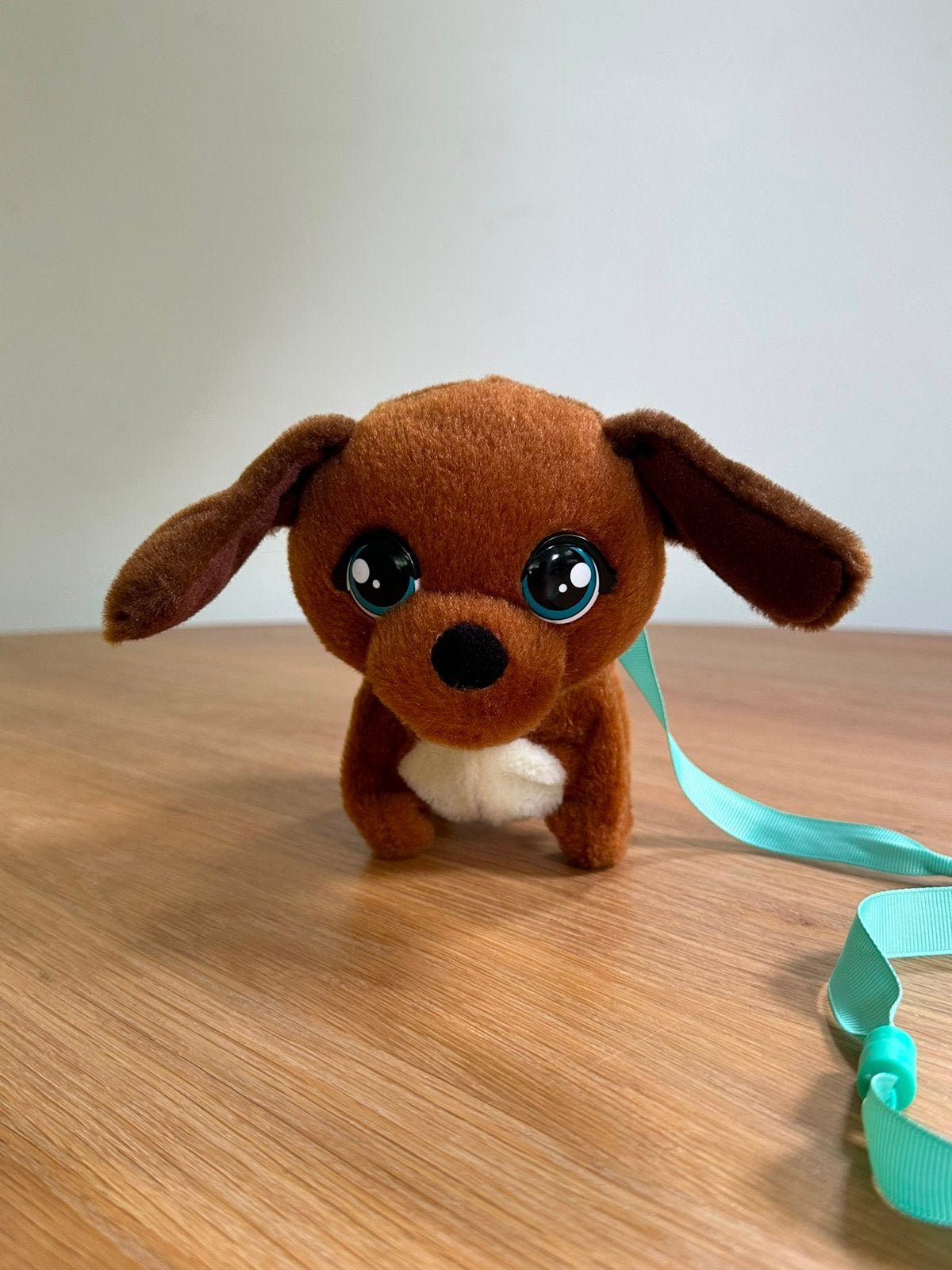 Robohond: Schattige bruine hond knuffel met riem, Kinderen en Baby's, Speelgoed | Knuffels en Pluche, Zo goed als nieuw, Hond
