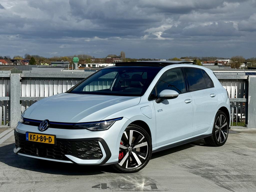 Volkswagen Golf 1.5 eHybrid GTE | Pano | IQ | 360° | HUD, 77 km/l, 4 cilinders, Blauw, Alcantara