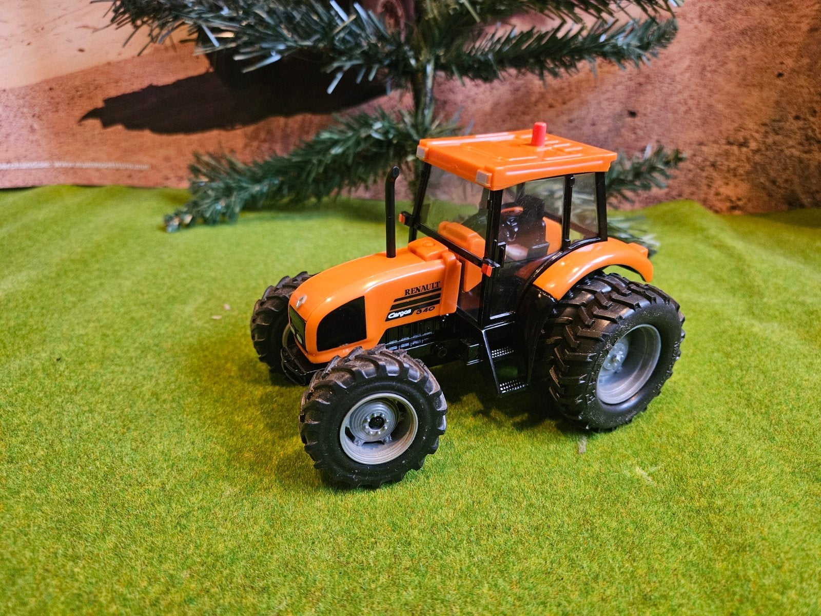 Te koop renault britains., Ophalen of Verzenden, Zo goed als nieuw, Tractor of Landbouw, Britains