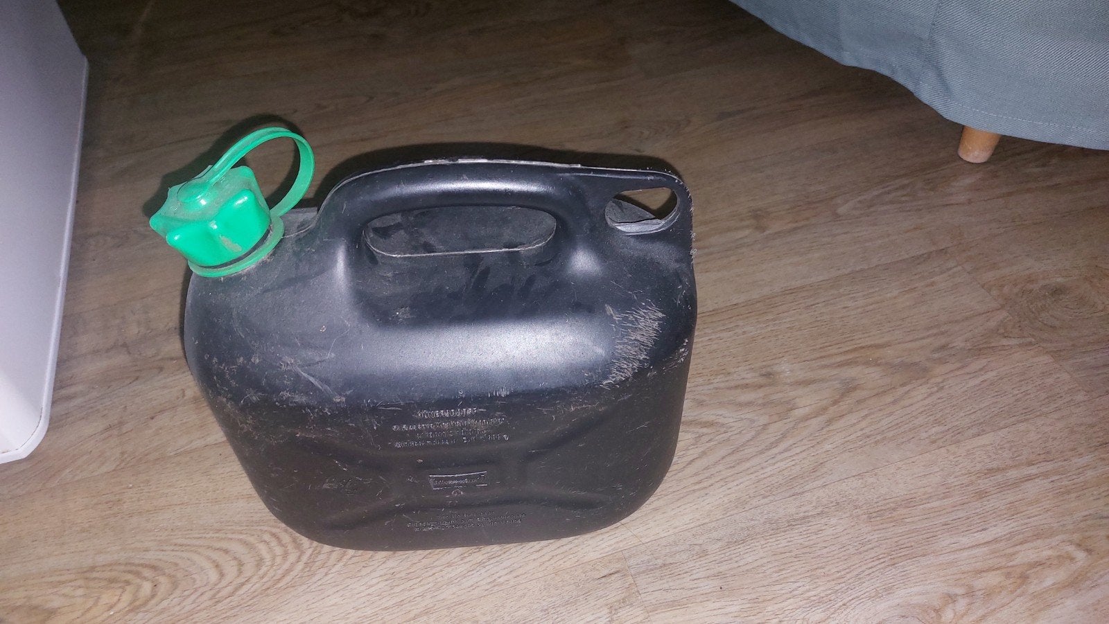 Te koop jerrycan, Ophalen