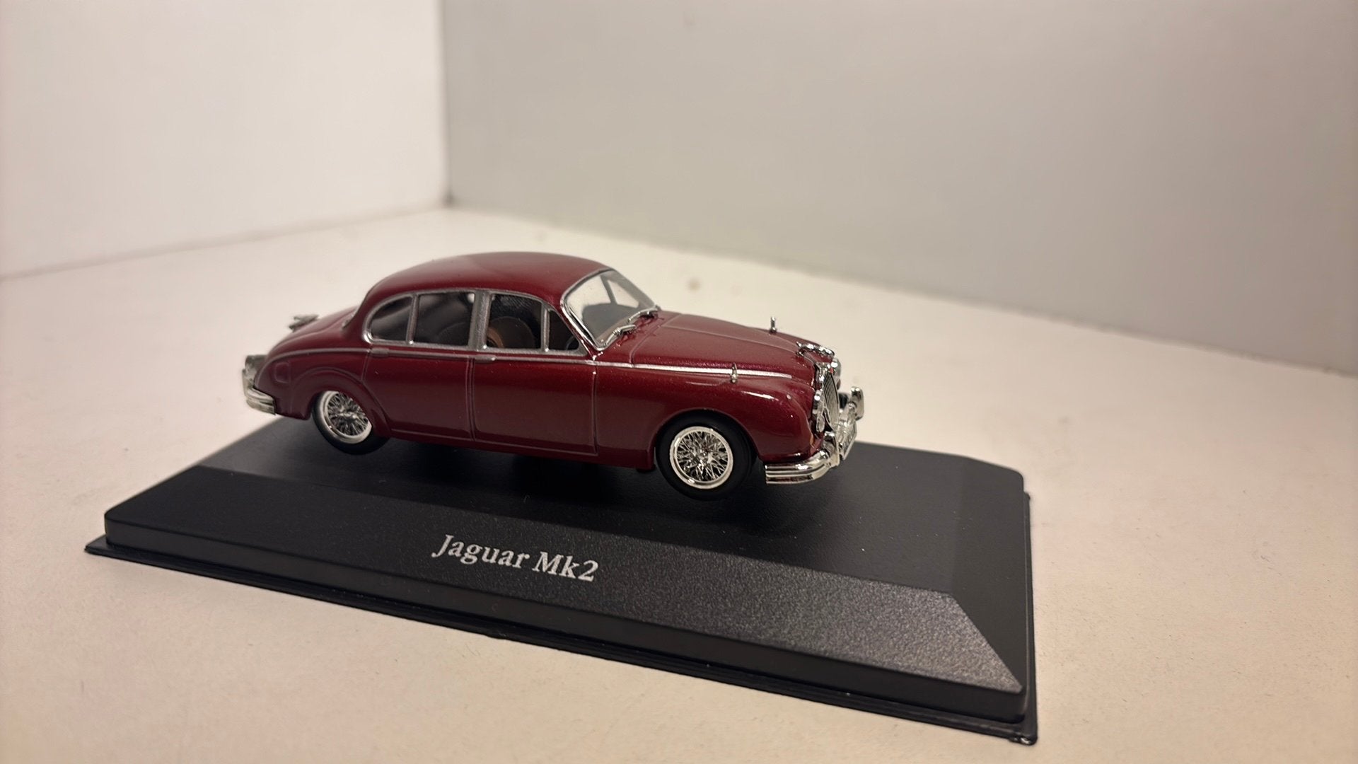 Jaguar mk2 red atlas 1.43