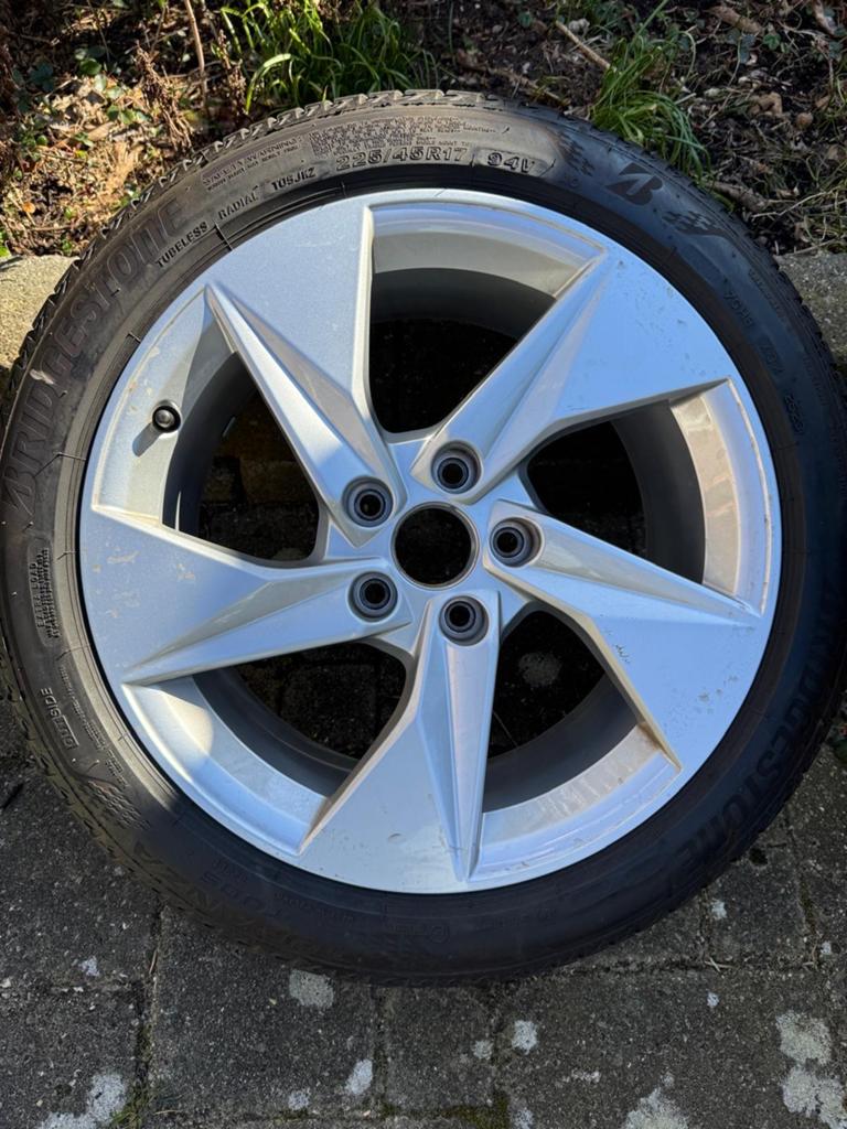 Originele Audi A3 17 inch 8Y velgen + zomerband, Auto-onderdelen, Banden en Velgen, Ophalen, Banden en Velgen, Nieuw, 17 inch