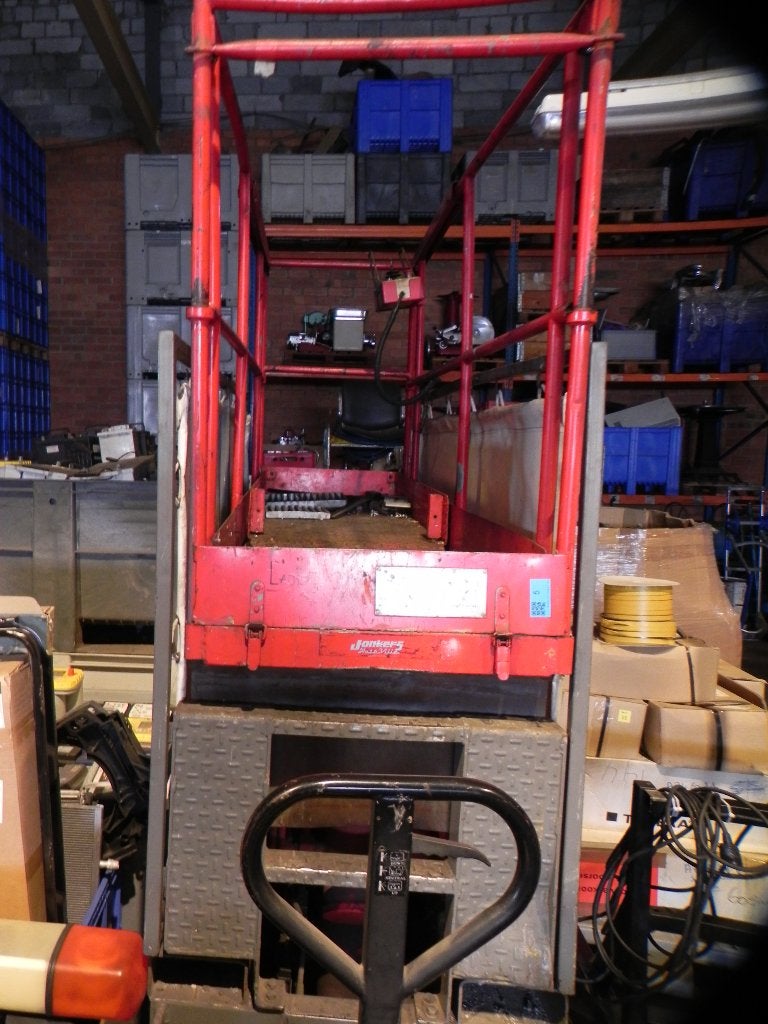 Hoogwerker schaarlift voor export, Doe-het-zelf en Verbouw, Steigers, Gebruikt, Overige typen, 2 tot 5 meter, Ophalen