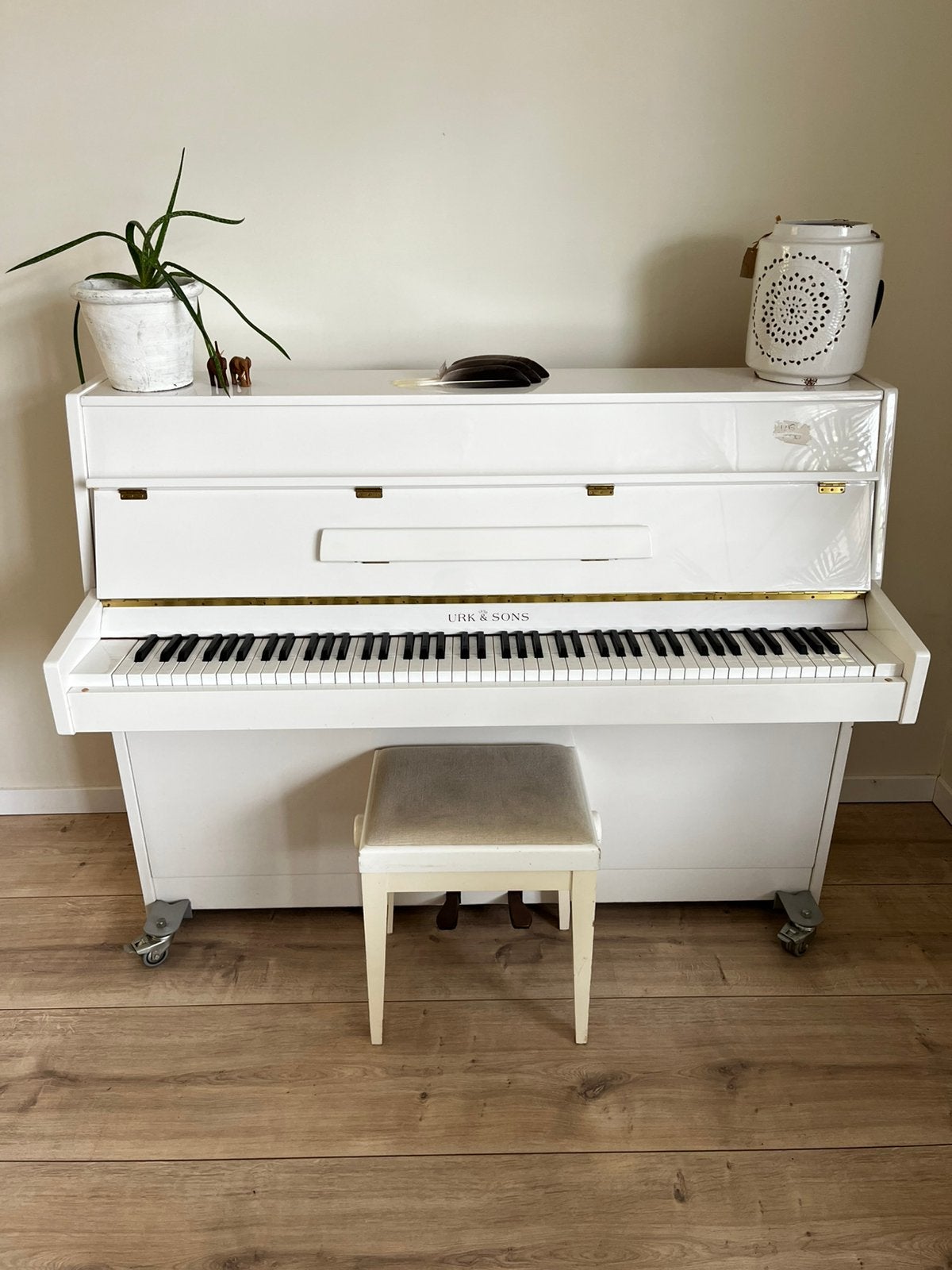 Witte Urk & Sons piano met pianokruk, Ophalen, Gebruikt, Wit, Piano
