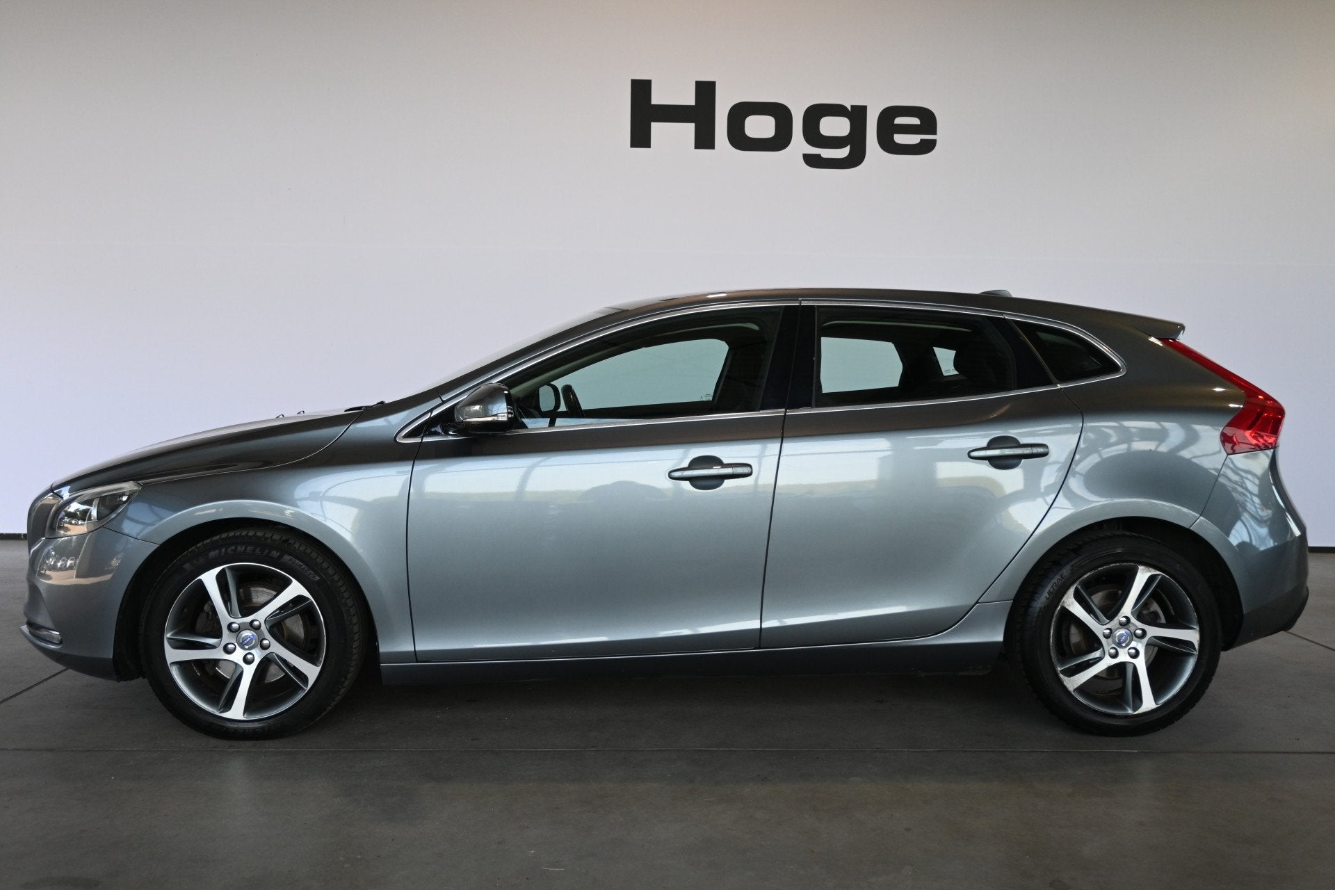 Volvo V40 1.6 T2 Momentum Clima Cruise control Navigatie Cam, Auto's, Stof, 4 cilinders, Met garantie (alle), Origineel Nederlands